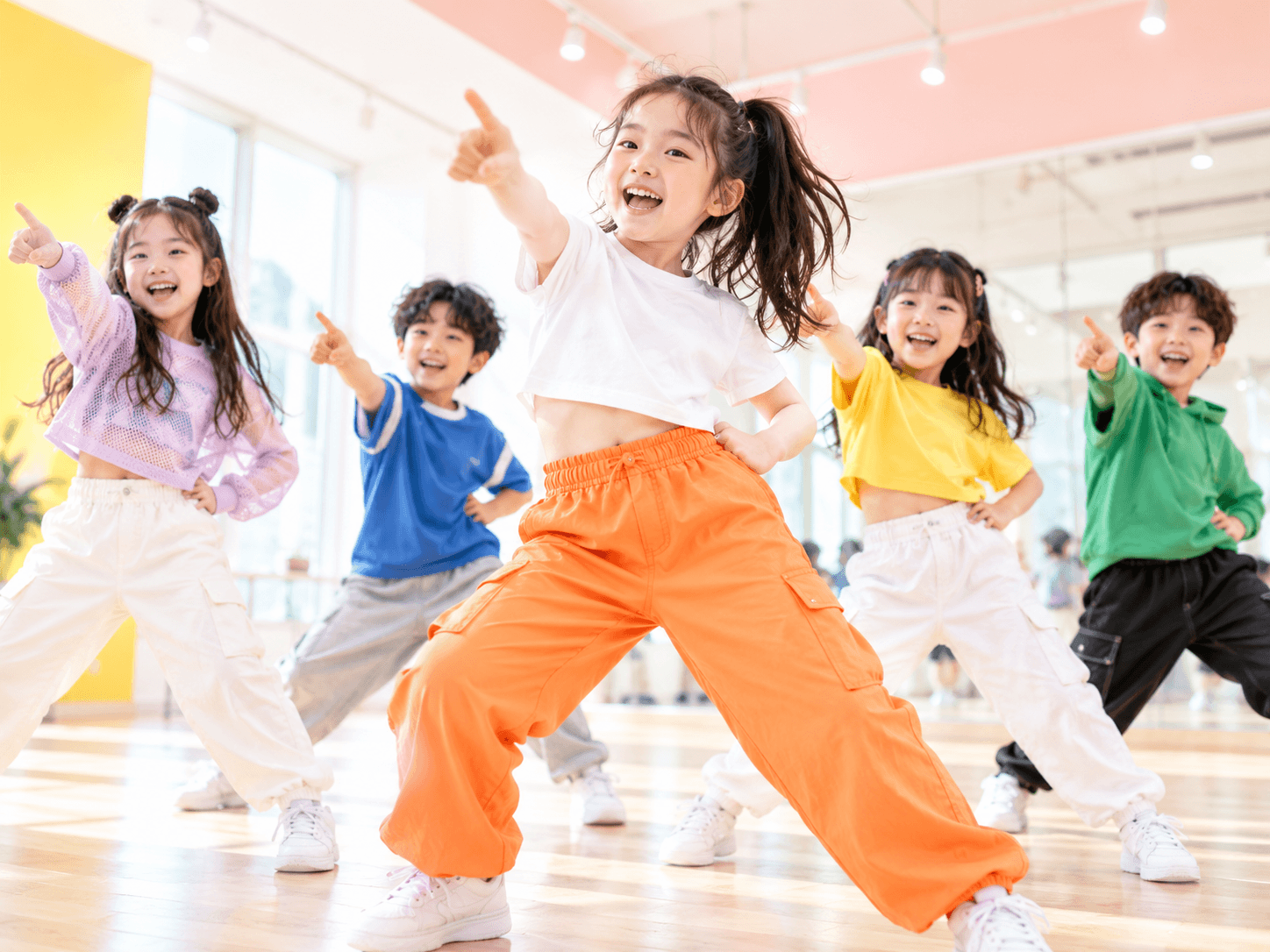 K-POPダンスを楽しむ子どもたち